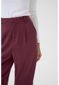 Kaffe MERLE SUITING - Pantalon classique - windsor wine
