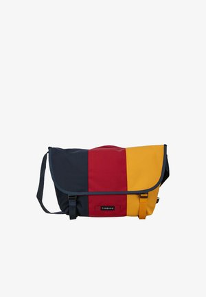 Crossbody-Umhängetasche mit navyblauen, roten und gelben vertikalen Paneelen, schwarzem verstellbarem Riemen und vorne mit Schnallenverschluss.