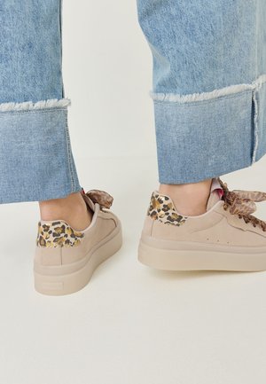 Tamaris, Маратонки - taupe/brown