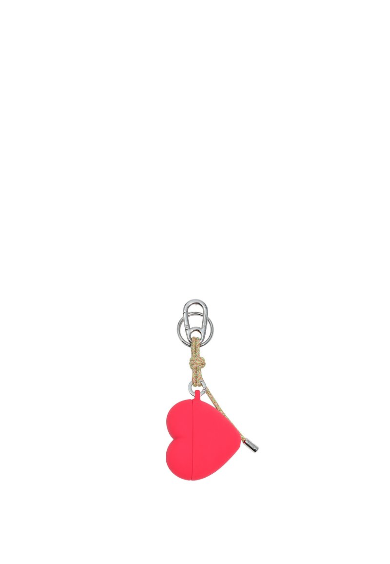 Llave en forma de corazón de silicona rosa, con un clip de metal plateado y un cordón trenzado. El diseño es suave y tiene un acabado brillante.