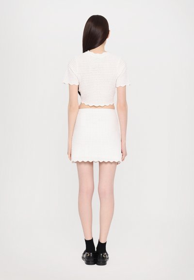sandro JUPE MAILLE MINI POINT FANTAISIE - Mini skirt - blanc