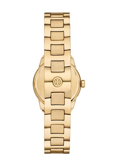 Reloj de metal en tono dorado con acabado mate. La correa presenta eslabones rectangulares, y la esfera del reloj es redonda con un detalle del logo en la parte trasera.