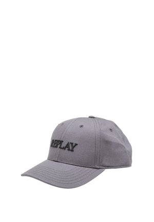 Grå baseballkasket med sort "REPLAY" broderi foran, med syede paneler og ventilationshuller.