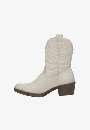 Beige suède cowboylaars met een spitse neus, ingewikkelde stiksels op de schacht, blokhak en een aantrekband voor gemakkelijke instap.