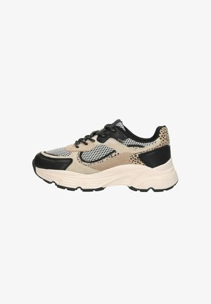 Chunky sneaker gemaakt van mesh, suede en synthetische materialen, met zwarte, beige en gespikkelde accenten, en een gestructureerde witte buitenzool.