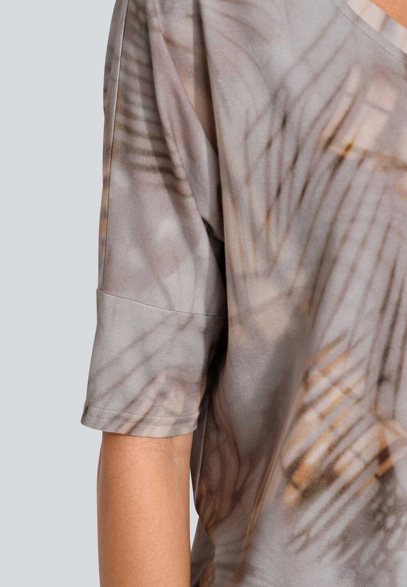 Damen T-Shirts | Alba Moda T-Shirt print beige - FT03120 Damen T-Shirts | Alba Moda T-Shirt print beige - FT03120