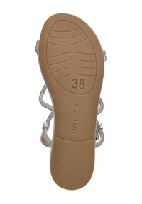 Sandalia plateada con un diseño de tiras texturizadas y una suela de goma lisa beige, marcada con la talla 38 y un patrón de banda ondulada.