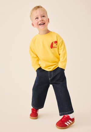 Next, REGULAR FIT - LONG SLEEVE SMALL GRAPHIC PRINTED T-SHIRT . - Langærmet T-shirt - yellow dog