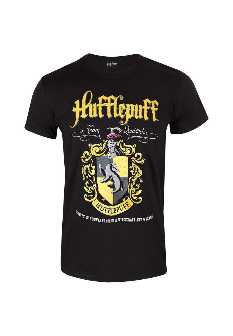 Sort bomulds t-shirt med Hufflepuff-våben i gult og gråt samt teksten "Hufflepuff Team Quidditch" og intrikate dekorative elementer.