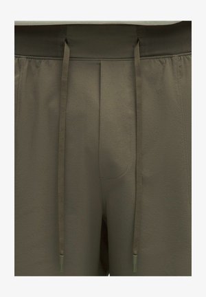 lululemon, LICENSE TO TRAIN LINED 18CM - Pantaloncini sportivi - army green