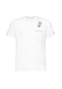 Camiseta blanca de algodón con un diseño gráfico de bolsillo que presenta una botella verde y el texto "¿Limoniamo?". Tienen mangas cortas y estilo de cuello redondo.