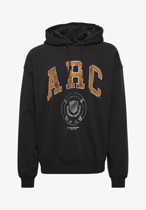 Mustri kapuutsviit, millel on kulunud "ARC" kiri oranžis, ringikujuline graafikadisain ning soonikkoes käised ja hem. Valmistatud pehmest kangast.