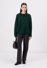 Vero Moda VMBOOM O NECK   - Džemper - pine grove