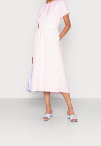 Forever New Vardagsklänning - pink