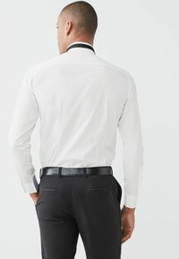 Next SLIM FIT SINGLE CUFF - Alkalmi ing - white