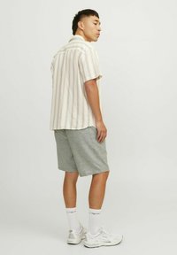 Jack & Jones Shorts - deep lichen green