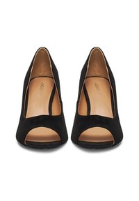 Čierne semišové lodičky s otvorenou špičkou a vyrezávaným dizajnom, so svetlohnedou stielkou a hladkou textúrou. Topánky majú štíhlu siluetu a stredný podpätok.