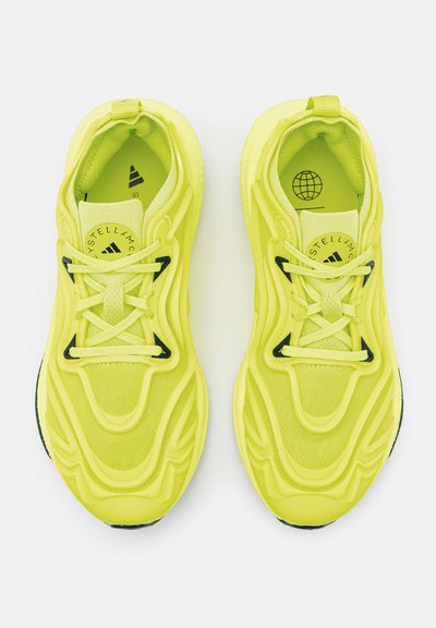 adidas by Stella McCartney ULTRABOOST SPEED - Hardloopschoenen voor op de weg - shock slime/core black