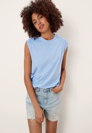 MIT SMOKEINSATZ - Basic T-shirt - light blue