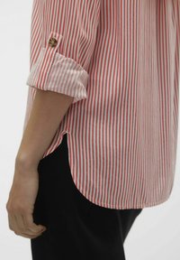 Vero Moda VMBUMPY L/S NEW NOOS - Blusa - cayenne