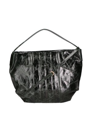 Sac à épaule en cuir noir brillant avec une finition texturée, doté d'une bandoulière unique et d'un design plissé. Détail en anneau doré.