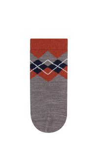 Graue Socke mit rostorangefarbigem Bündchen und einem Argyle-Muster in Rost, Navy und Weiß nahe der Spitze.