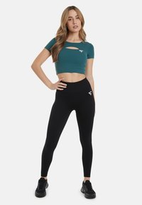 SQUATPROOF HOLLOW OUT CROPPED   - Osnovna majica kratkih rukava - azure green