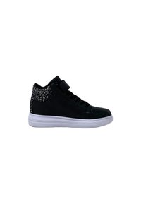 Sneaker alto nero con retro a motivo bianco e nero testurizzato, dotato di suola e lacci bianchi e una fascia in velcro.