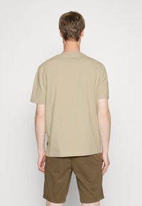 BOSS T-shirt básica - light beige