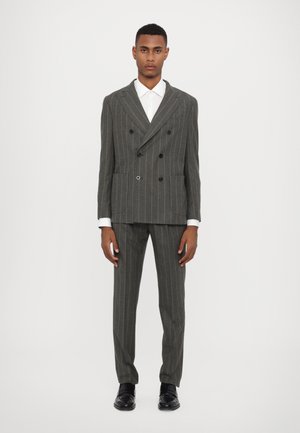 Costume - grey