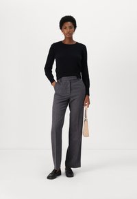 Repeat Pulover - black