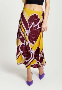 Liquorish LIQUORISH GEOMETRIC - A-line skirt - yellow