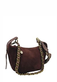 Sac d'épaule en daim brun foncé avec une bandoulière chaîne torsadée dorée et des détails en cuir. Comprend une poche zippée et un pendentif logo.