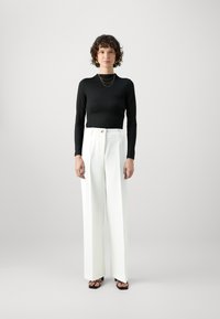 Modström GALE PANTS - Kelnės - soft white