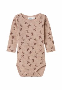 Langermet baby bodysuit i myk beige stoff med dempet brunt bue-mønster. Har trykknapper i bunnen for enkel påkledning.