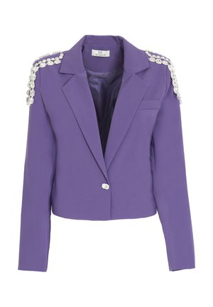 Lila cropped Blazer mit metallischen Knöpfen, Schulterverzierungen und einer einzelnen Brusttasche; glattes, strukturierter Stoff.