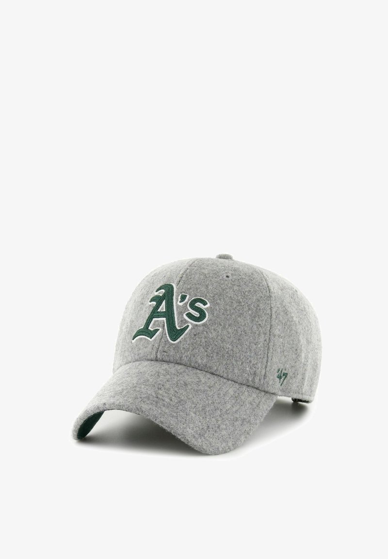 Gorra de béisbol de lana gris con un logo bordado verde de "A's" en la parte frontal, visera curva y un acento cosido en un lado.