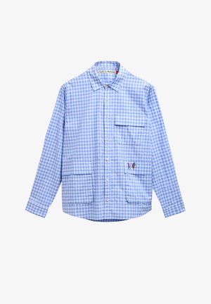 Μακρυμάνικο πουκάμισο σε ανοιχτό μπλε και λευκό καρό, με κουμπιά στο μπροστινό μέρος, τρεις τσέπες, εκ των οποίων η μία έχει πολύχρωμη κεντημένη εικόνα πουλιού.