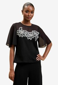 Lipsy REGULAR FIT - FLUTTER SLEEVE WITH FLORAL APPLIQUE TRIM - T-Shirt print - monochrome