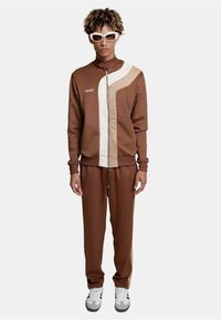 DEF DWD TAPIOCA  - Joggebukse - medium brown