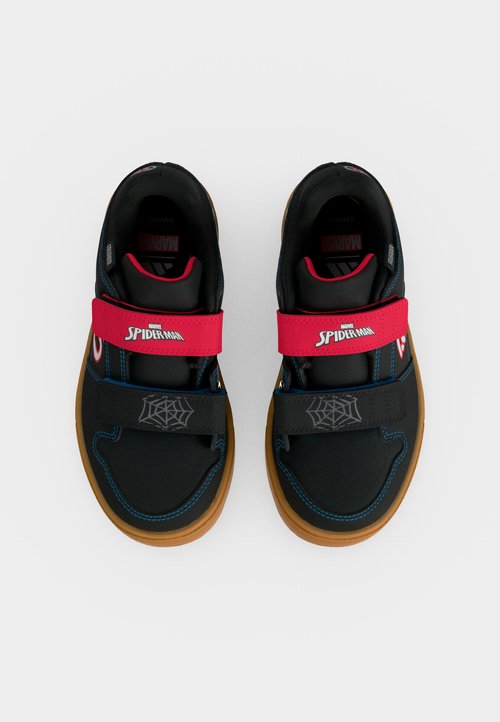adidas FREERIDER VCS DSN KIDS UNISEX - Hiking shoes - core black/pure ruby/bright blue — foto 5