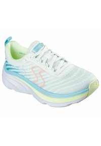 Zapatilla ligera con parte superior de malla blanca transpirable, acentos en verde azulado y rosa, y una suela blanca acolchada etiquetada como "VAPOR FOAM."