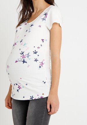 White maternity t-shirt with short sleeves, featuring a star pattern in pink, blue, and navy. Soft fabric, V-neckline, and a curved hem.