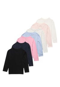 Zestaw siedmiu koszul z długim rękawem w różnych kolorach: czarnym, granatowym, jasnoniebieskim, szarym, różowym i białym. Wykonane z miękkiej bawełny, o prostym designie.
