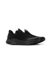 Zapatos negros sin cordones con parte superior de tejido texturizado y acentos sintéticos lisos. La suela está acolchada con un patrón de banda de rodadura dinámico.