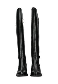 Botas negras hasta la rodilla, hechas de cuero suave, con un diseño ajustado y un detalle de cremallera en la parte posterior. La suela tiene un ligero tacón para un mayor elevación.