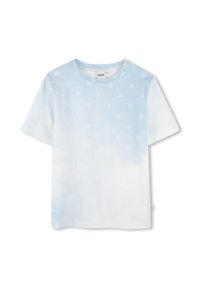 Lichtblauw T-shirt met korte mouwen, voorzien van een wolkenpatroon en een subtiele witte logoontwerp. Soepele stof met een ontspannen pasvorm en ronde hals.