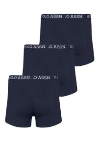 Tri para mornar moških bokseric v temno modri barvi z belim elastičnim pasom, ki nosi blagovno znamko "POLO ASSN." Gladko teksturo tkanine in klasičen dizajn.