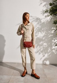 nat & nin JENNY - Torba preko tijela - brick red