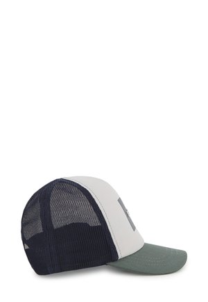 Casquette de baseball avec visière verte, panneau avant blanc et dos en mesh noir, vue de côté sur fond blanc.